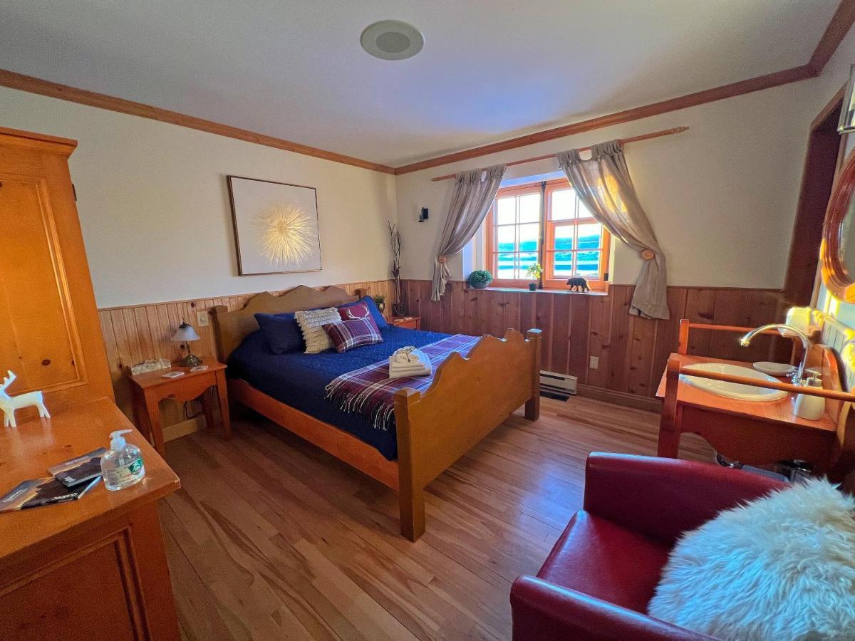 Auberge Au Poste De Traite Sainte-Famille Ngoại thất bức ảnh