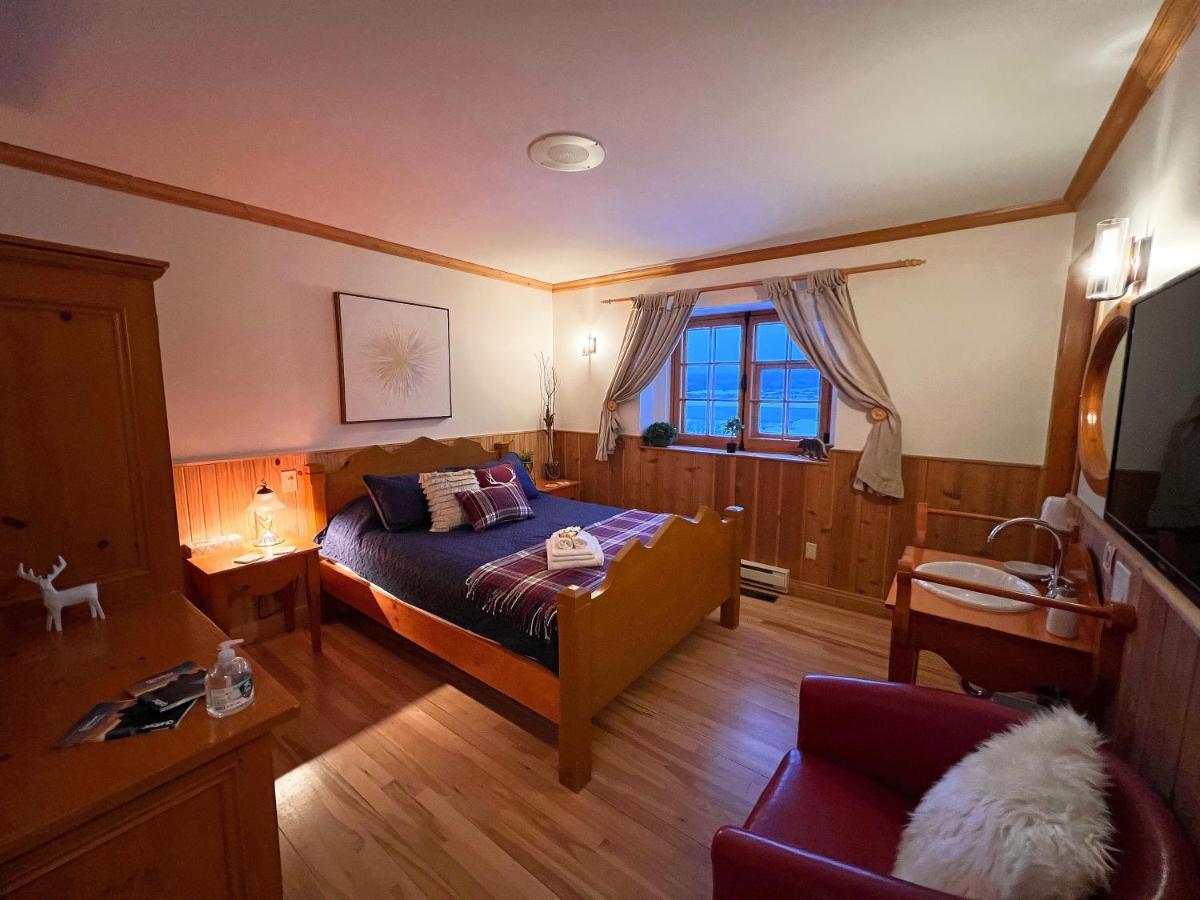 Auberge Au Poste De Traite Sainte-Famille Ngoại thất bức ảnh