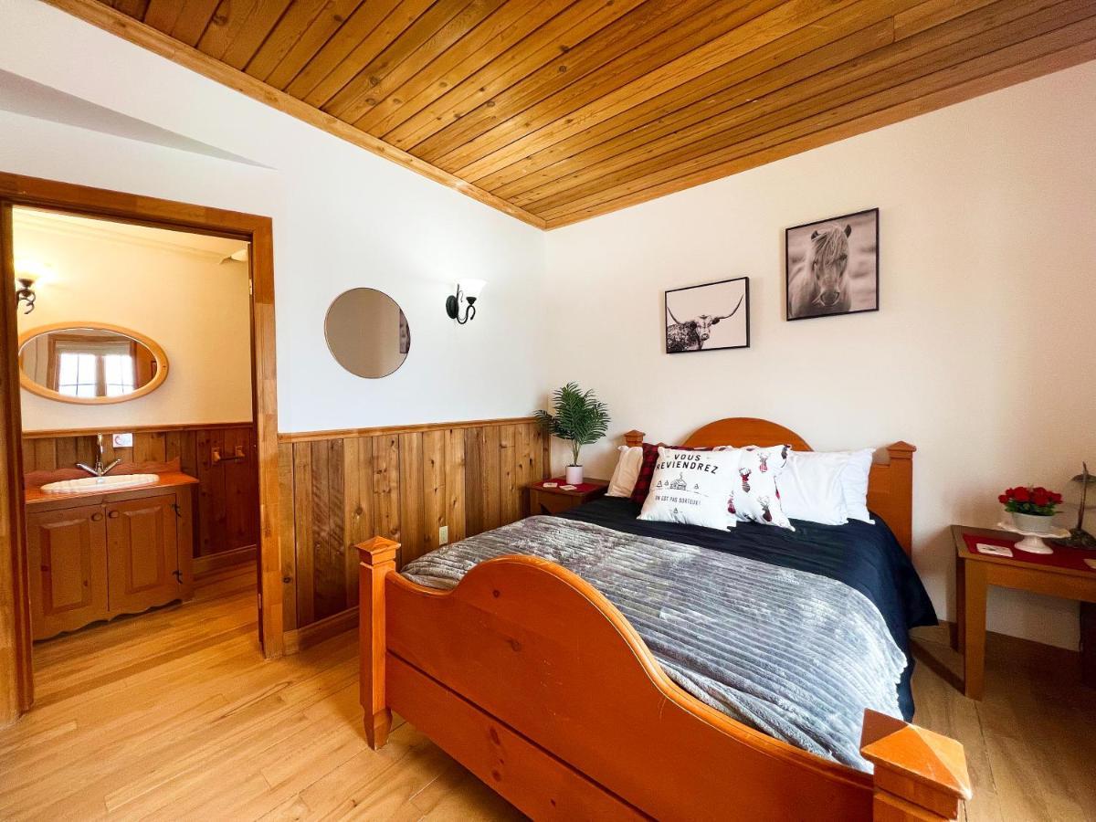 Auberge Au Poste De Traite Sainte-Famille Ngoại thất bức ảnh
