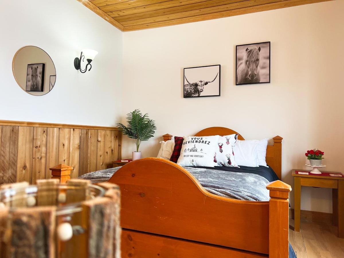 Auberge Au Poste De Traite Sainte-Famille Ngoại thất bức ảnh
