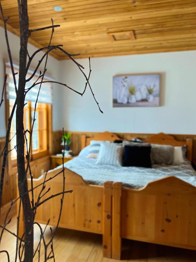 Auberge Au Poste De Traite Sainte-Famille Ngoại thất bức ảnh