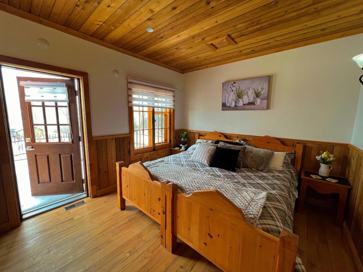 Auberge Au Poste De Traite Sainte-Famille Ngoại thất bức ảnh
