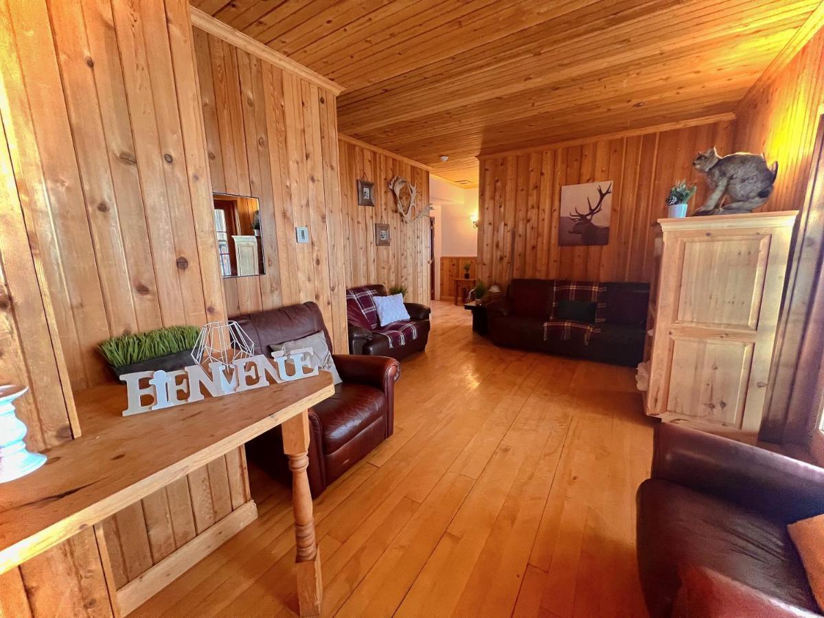Auberge Au Poste De Traite Sainte-Famille Ngoại thất bức ảnh