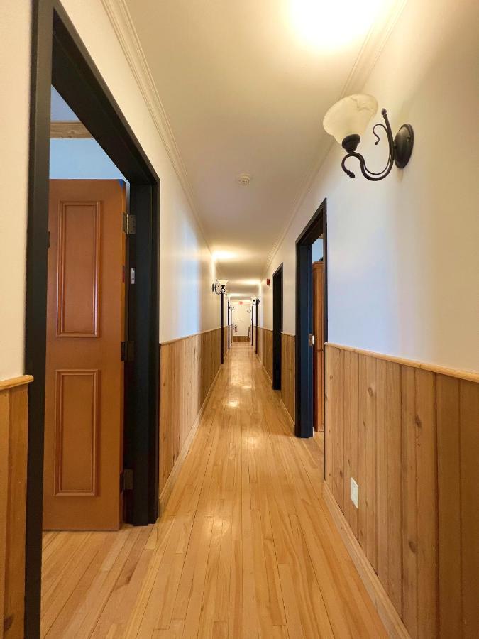 Auberge Au Poste De Traite Sainte-Famille Ngoại thất bức ảnh