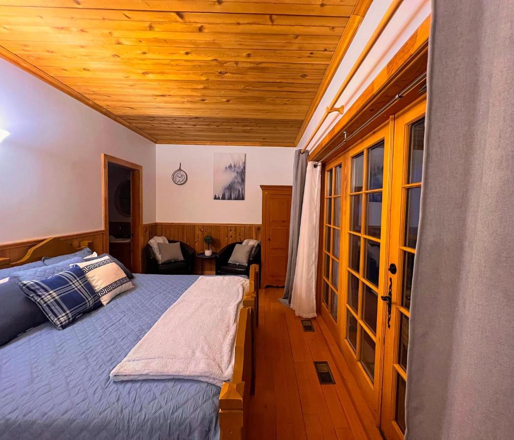 Auberge Au Poste De Traite Sainte-Famille Ngoại thất bức ảnh