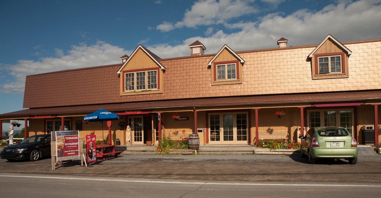 Auberge Au Poste De Traite Sainte-Famille Ngoại thất bức ảnh